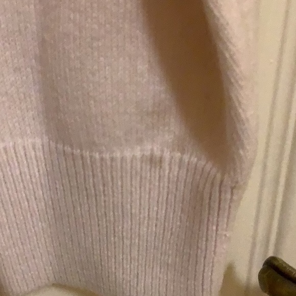 Pink soft sweater long sleeves zipper back size L nice for the colder weather 💕 - Picture 11 of 12